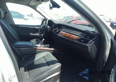 2010 BMW X5 xDrive30I z USA, uszkodzony, nr VIN 5UXFE4C52AL277595